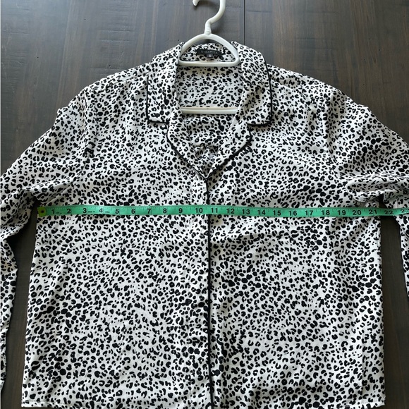 Dynamite Leopard Cropped Blouse 🐆 - Picture 9 of 10